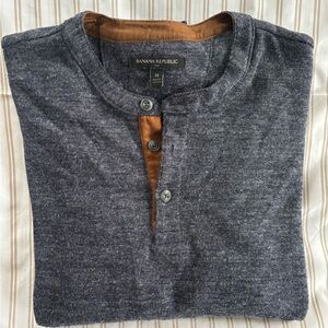 Banana Republic Men's Blue Henley Shirt